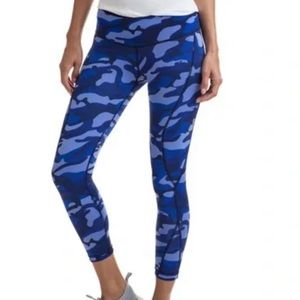 Vineyard Vines Reversible Camo Performance Leggings, in Blue, Size Small